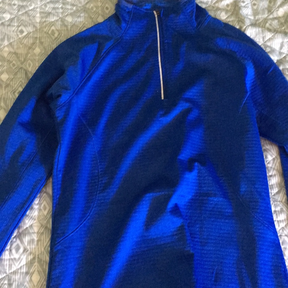 Light workout sweater